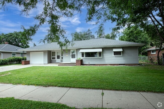 Building Photo - 2 bed, 1 bath –1270 SF – Nice Ranch Single... Rental