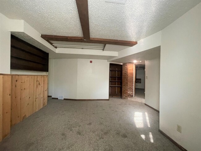 Photo - 831 E College St Unidad B