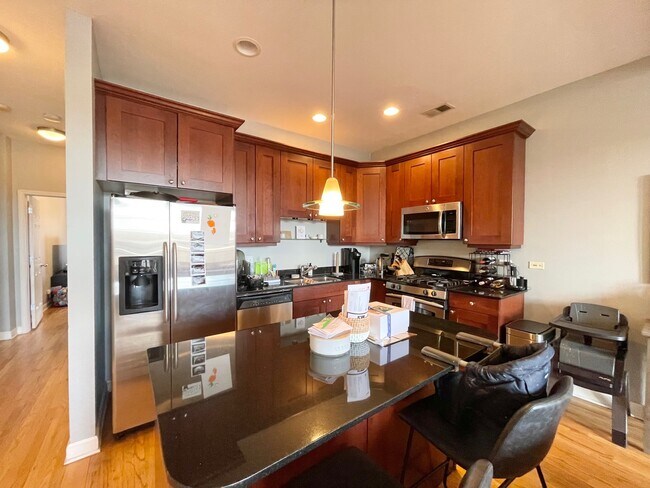 Photo - 2734 N Wolcott Ave Unit 203