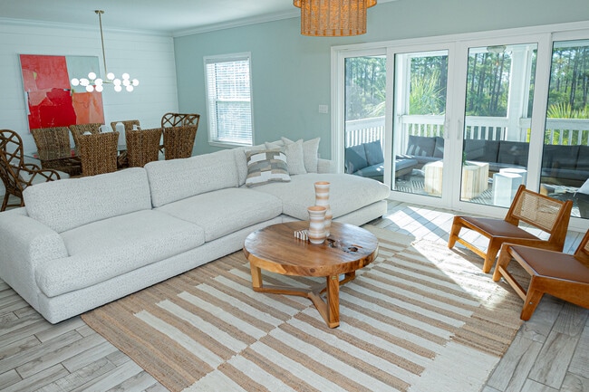 Photo - 6619 Carlinga Dr