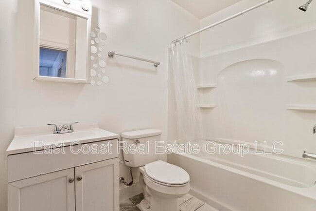 Building Photo - 207 N Mulberry St Unit #2