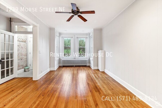 Building Photo - Charming 2-level 3Bd/1.5Bth TH W/Parking! ... Rental