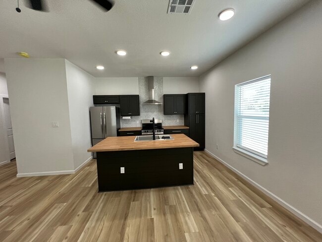 Building Photo - 718 S 19th St Rental