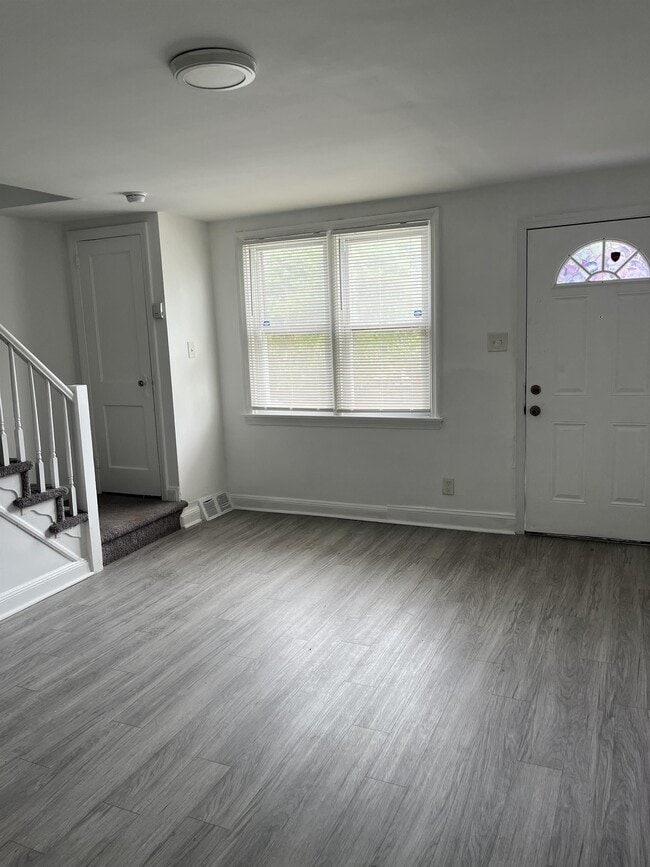 Photo - 240 W 21st St