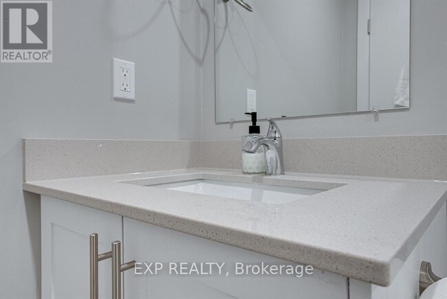 Photo - 104 Wellington St N Unité 1