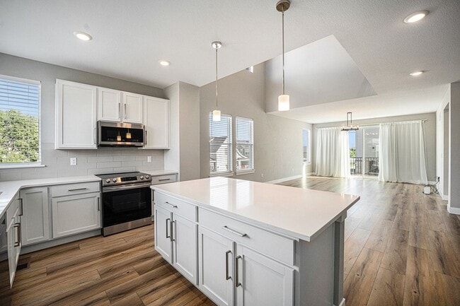Building Photo - Modern 3-Story End Unit with Designer Fini... Rental