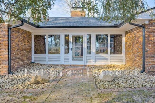 Photo - 289 Ashbrook Dr