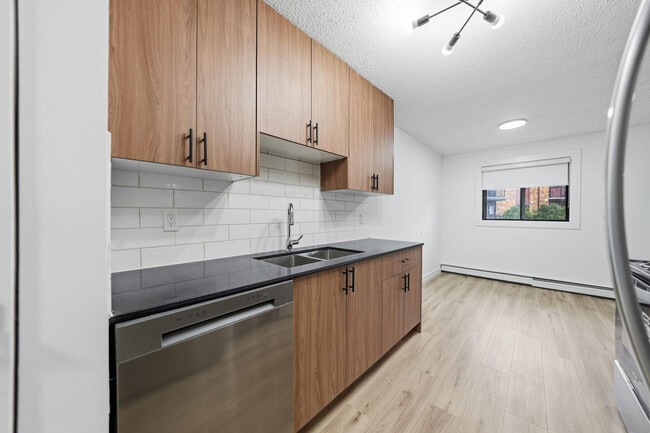 Photo - Lakewood Manor