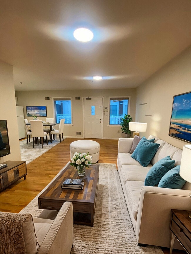 Photo - 812 - OM-812 New York Avenue LLC