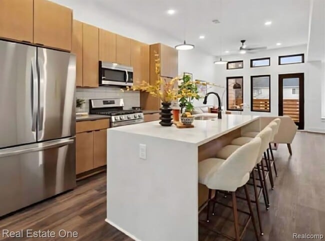 Photo - 1547 Pallister St Unidad 11