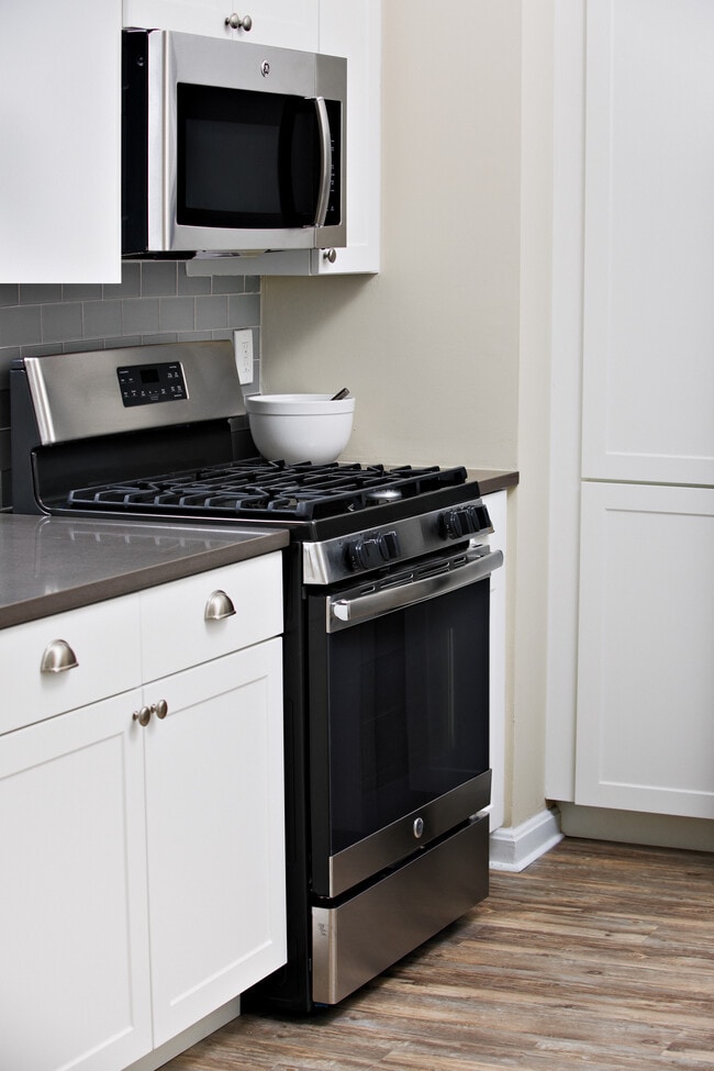 Quartz Countertop and Stainless Steel Appliances