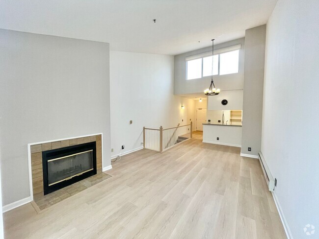 Building Photo - 2BR/2BA Urban Chic Townhome Condo! 1084SqF...