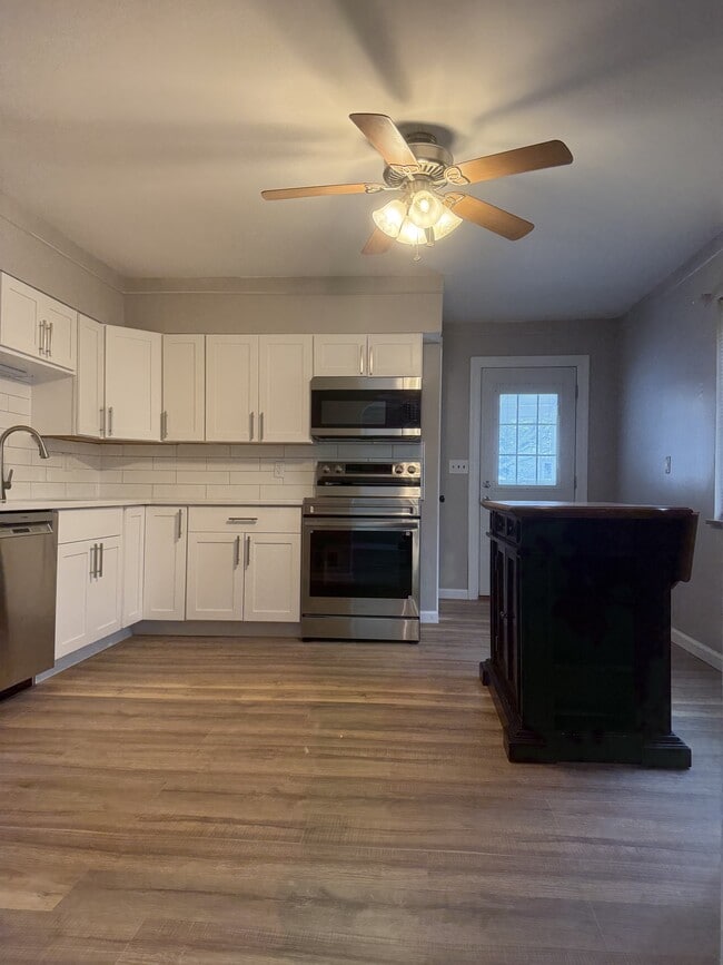 Photo - 9515 Railroad Ave