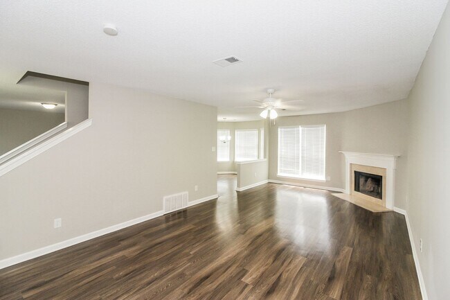 Photo - Beautiful Home for Rent in  Barry Farms Ph2 Subdivision!