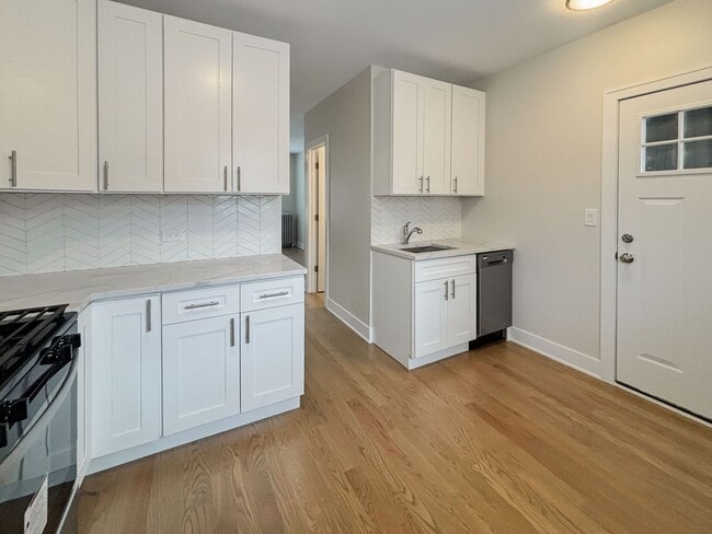 Photo - 4604 N Winchester Ave Unit 3-C