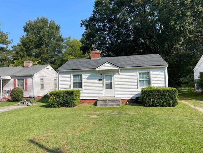 Building Photo - 2 Bedroom House - Section 8 Accepted