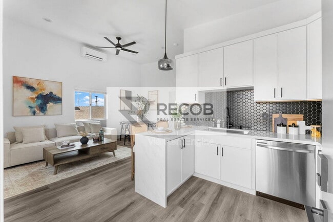 Photo - 2722 Nye St Unidad 5