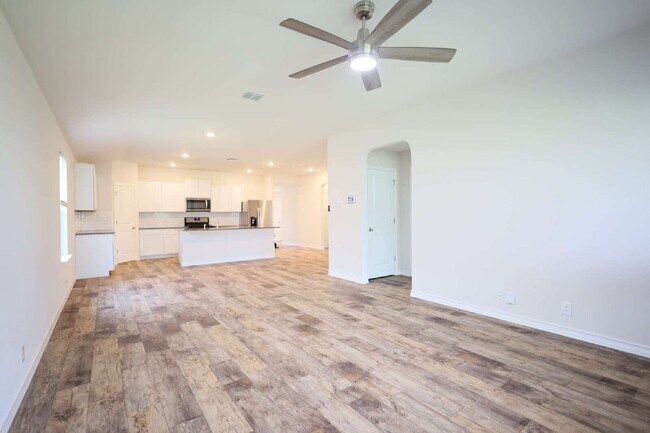 Photo - "Charming 4-Bed Sanctuary in San Antonio – 1702 Sq Ft of Comfortable Living!"