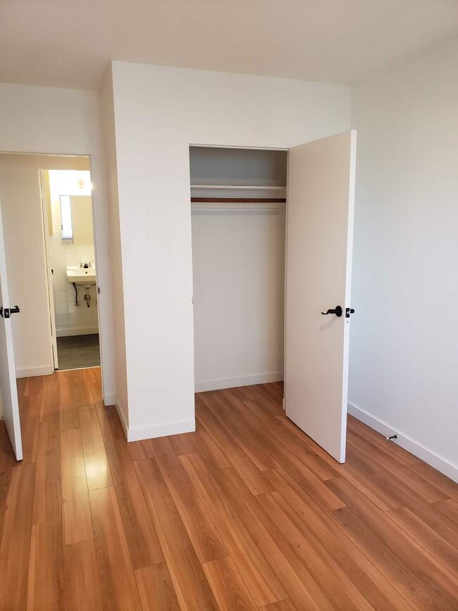 Photo - 639-639 Constance Ave