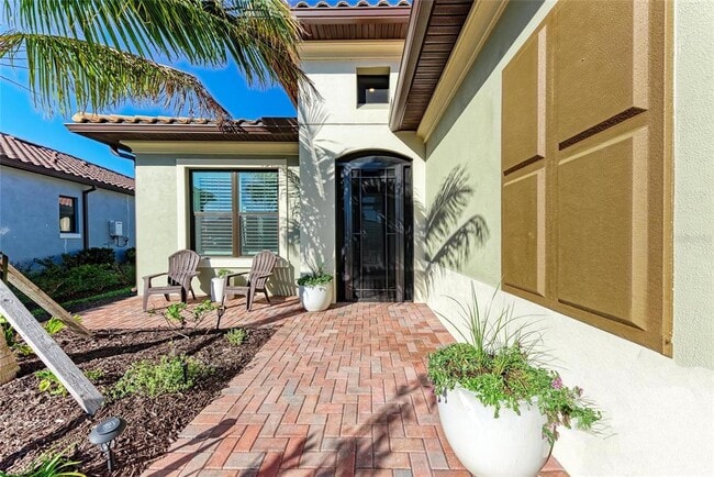 Photo - 2322 5th St E