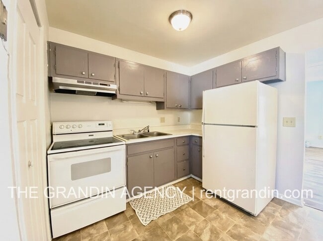 3123 Round Hill Avenue Northwest