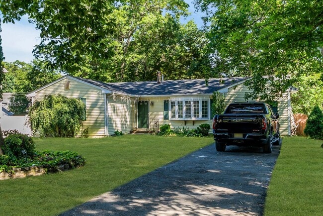Photo - 2556 Woodland Rd