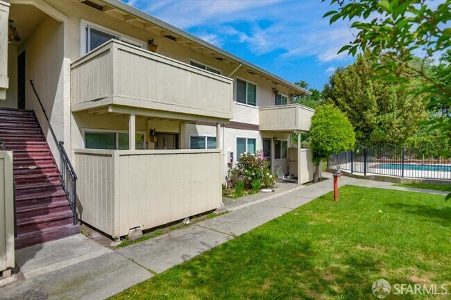 Photo - 46728 Crawford St