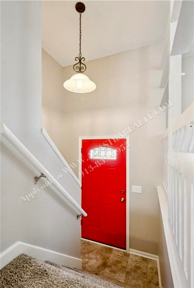 Photo - Adorable 3 Bed 2 Bath Duplex in Olathe-Available NOW!!