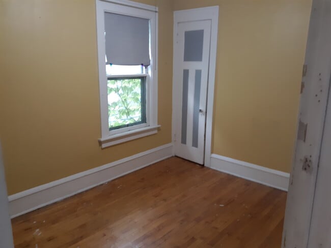 Photo - 3463 N Oakland Ave Unit UWM / East-Side 3BR upper flat