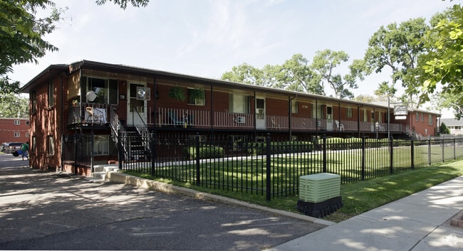 Building Photo - 7250 - 7290 Newton St Rental