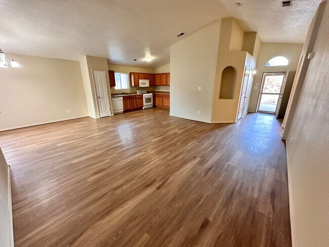 Photo - 3 bed 2 bath home in Huning Ranch