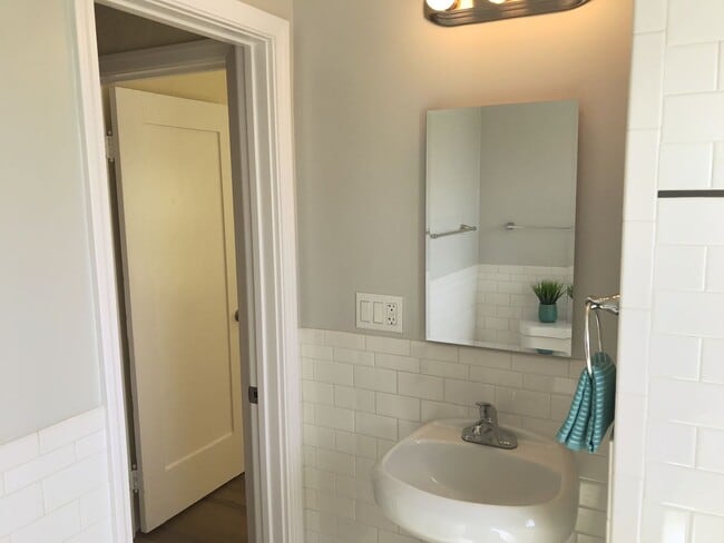 Photo - 1409-1415 Warren Ave Unit 1415