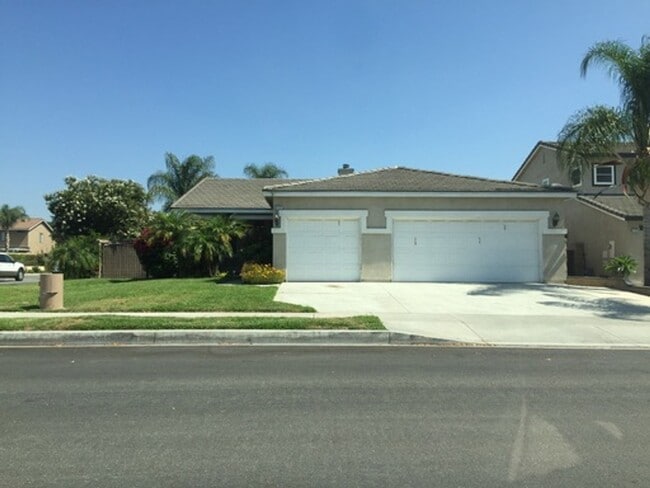 Building Photo - 3117 Thoroughbred St
