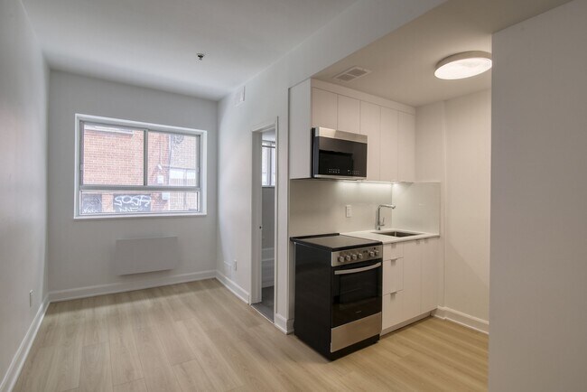 Photo - 25 Av des Pins O Unit 217