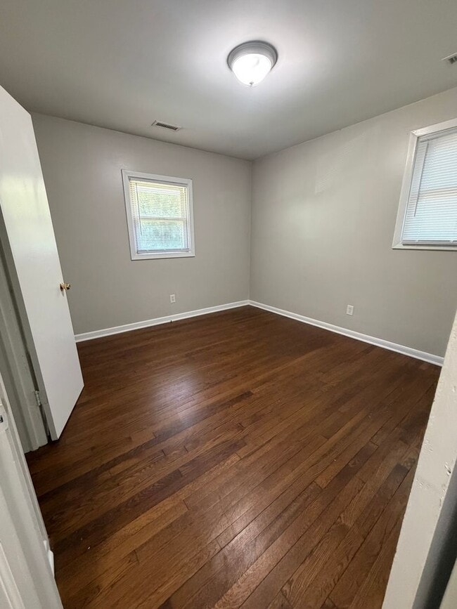 Photo - 1000 Kingsport Ln