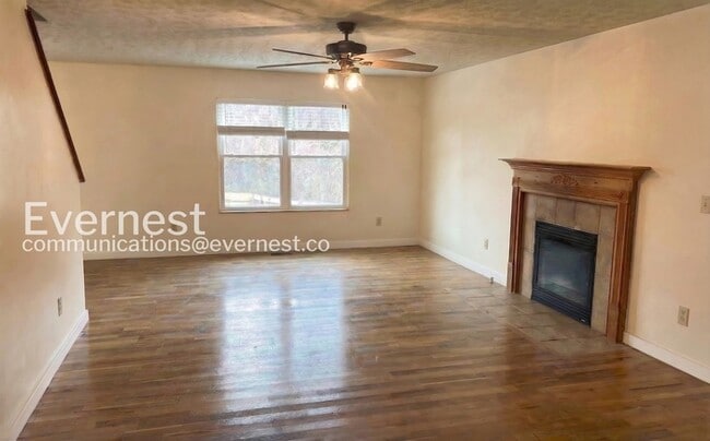 Photo - 4 Bed/2.5 Bath Home with Garage / Pet-Friendly / Vouchers Accepted / Available Now!