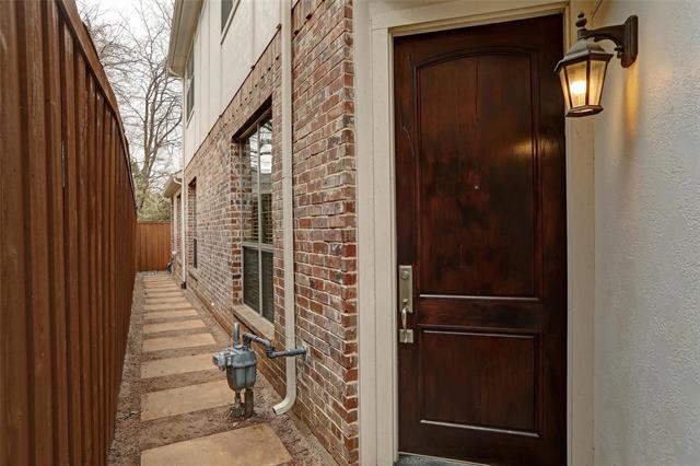 Photo - 6010 La Vista Dr