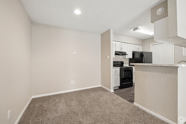 Apartment 1BR, 1BA - 689SF - Dining Room