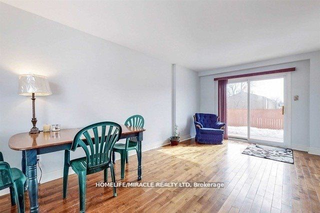 Photo - 7 Greenhills Sq