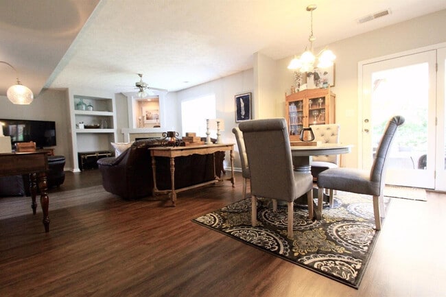 Photo - 897 Henderson Dr