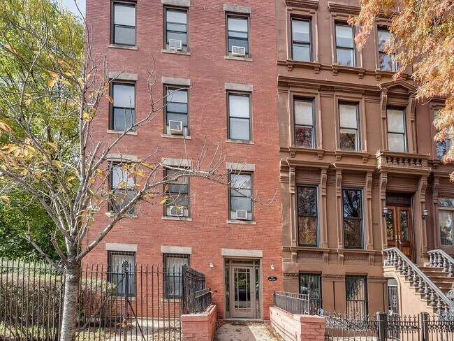 Building Photo - 457 Jersey Ave Unit 2R
