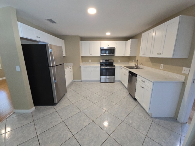 Photo - 906 Johns St