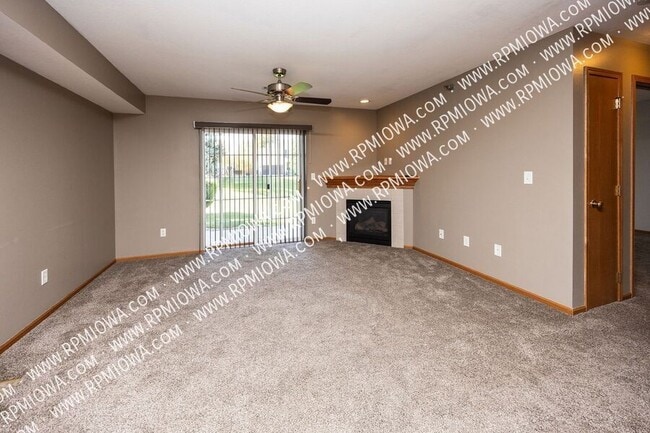 Photo - 701 SE Dovetail Rd