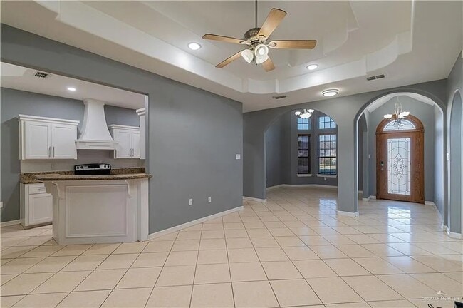 504 E Biyaneta Ave