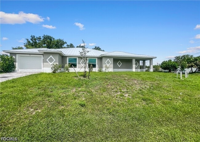 Photo - 745 Harry Ave S