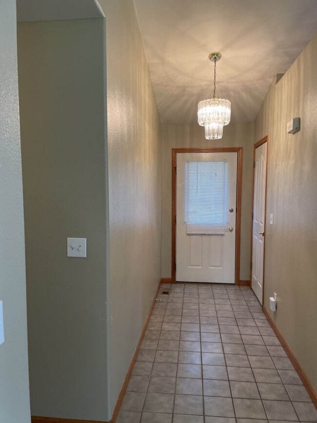 Photo - Start a Lease by 12/1 and Receive a $500 R...