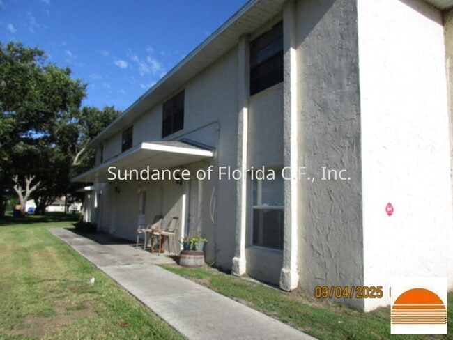Building Photo - Near St Cloud Lakefront   Osceola County Rental