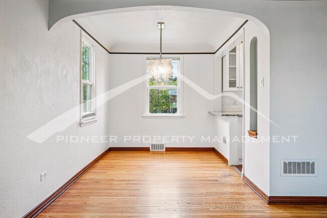 Photo - Spacious Home with Washer/Dryer and Centra...