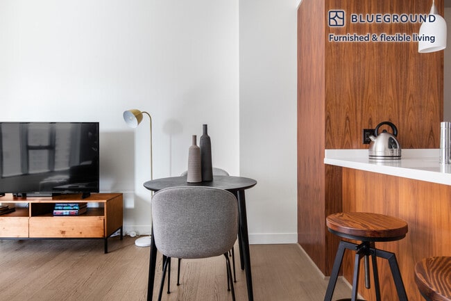 Photo - 225 S Grand Ave Unit SI FL12-ID279