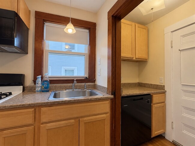 17 Irvington Rd Unit 1